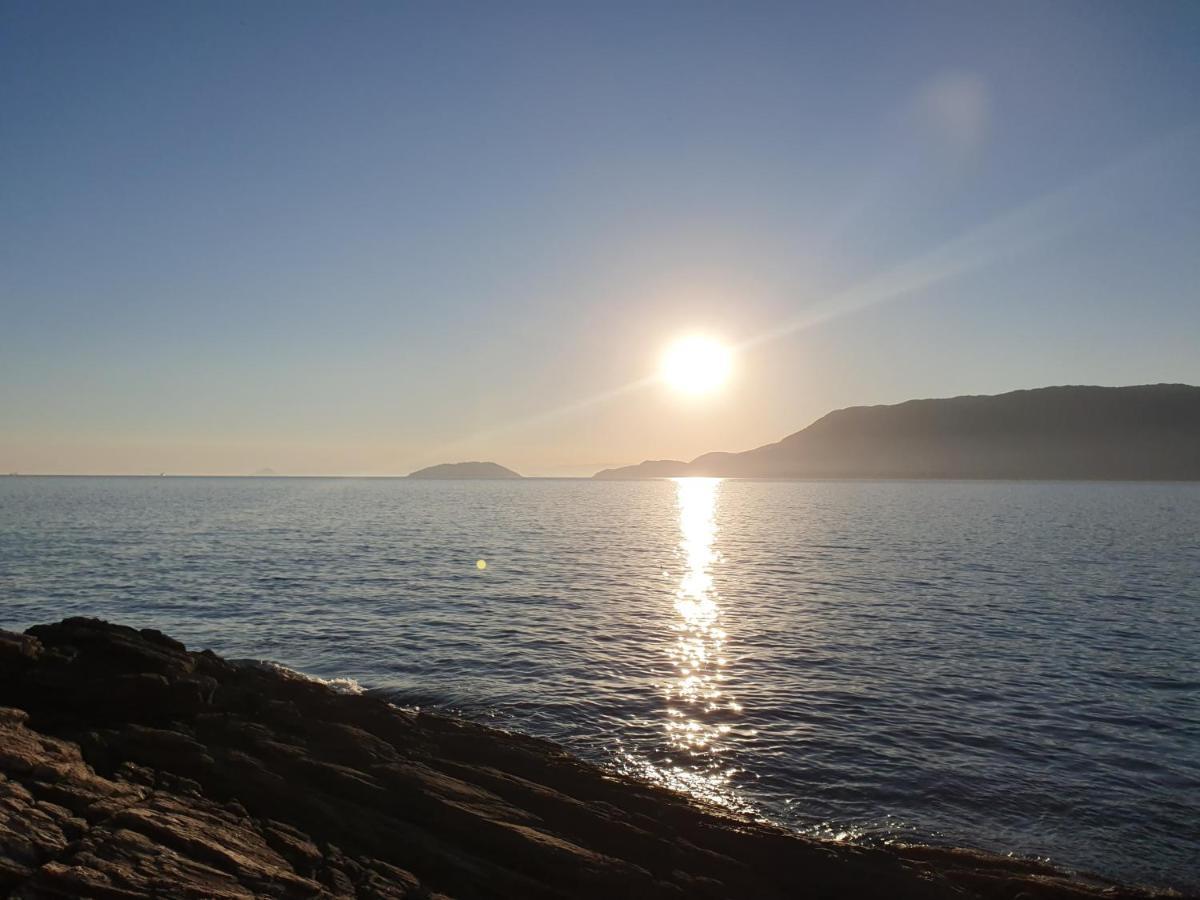 Bangalo Com Vista Para O Mar No Condominio Yacamim Ilhabela Praia Do Curral Экстерьер фото